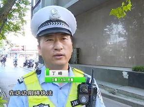 女警打吃瓜群众,正义瞬间彰显