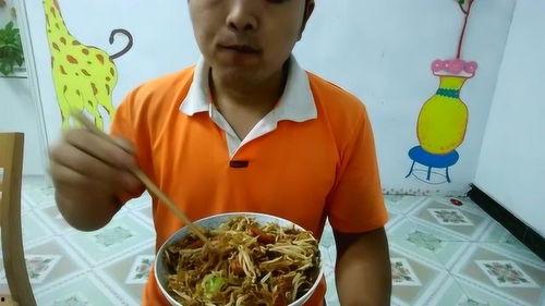 吃瓜炒粉小哥,揭秘街头美食背后的故事